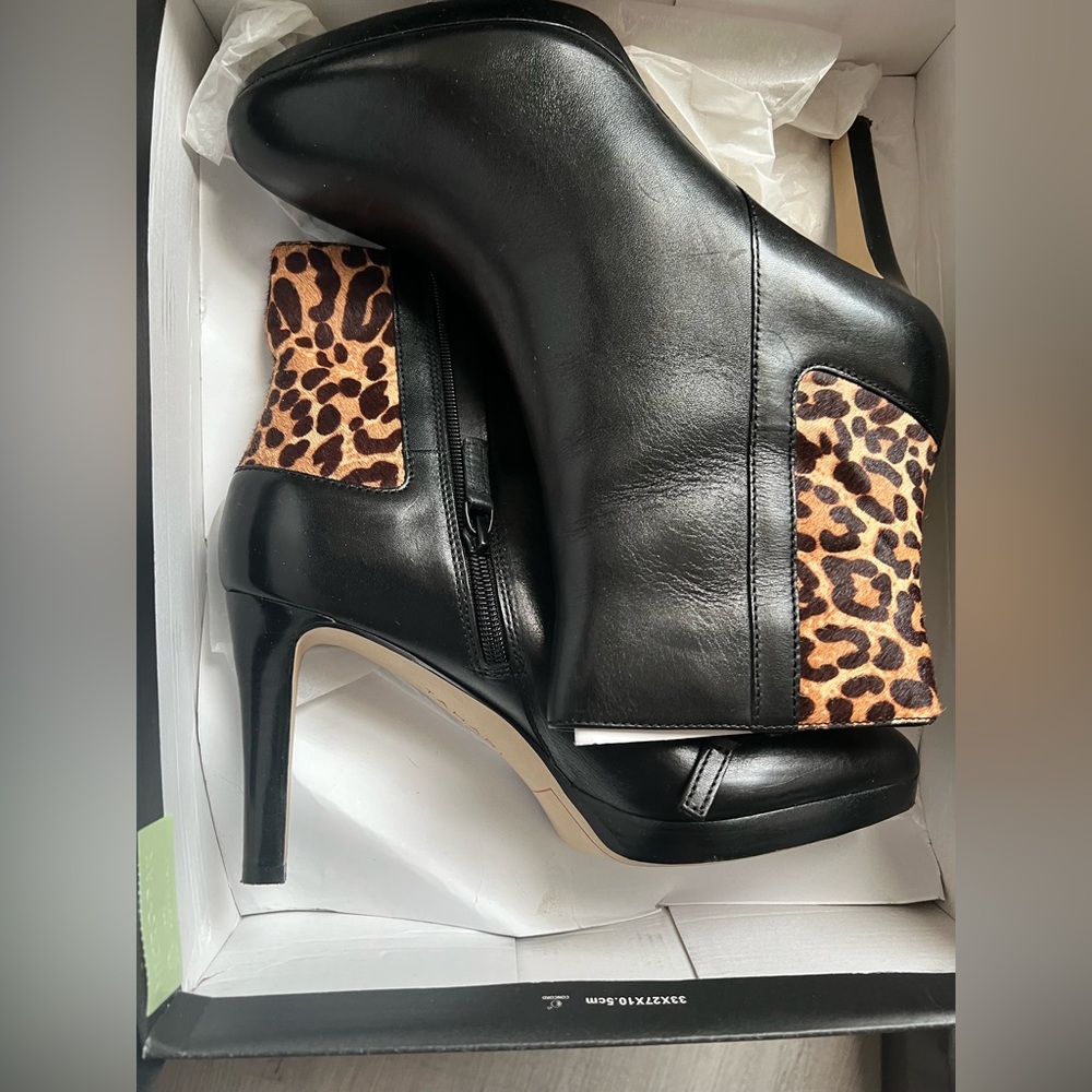 Tahari Statement Booties | 9| Classic Luxe Look and Closet Staple